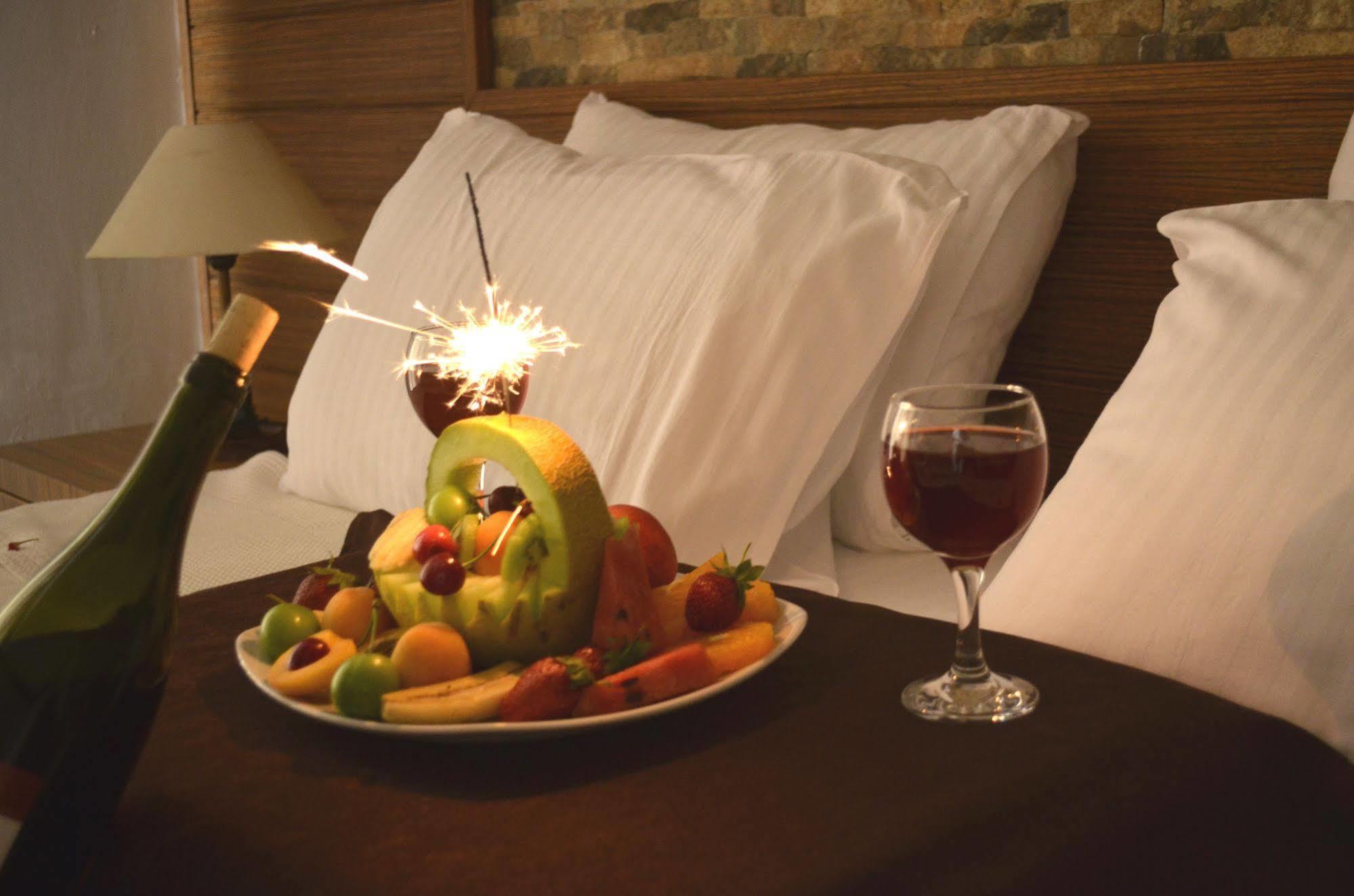 Mesken Inn Hotel ギョジェク エクステリア 写真
